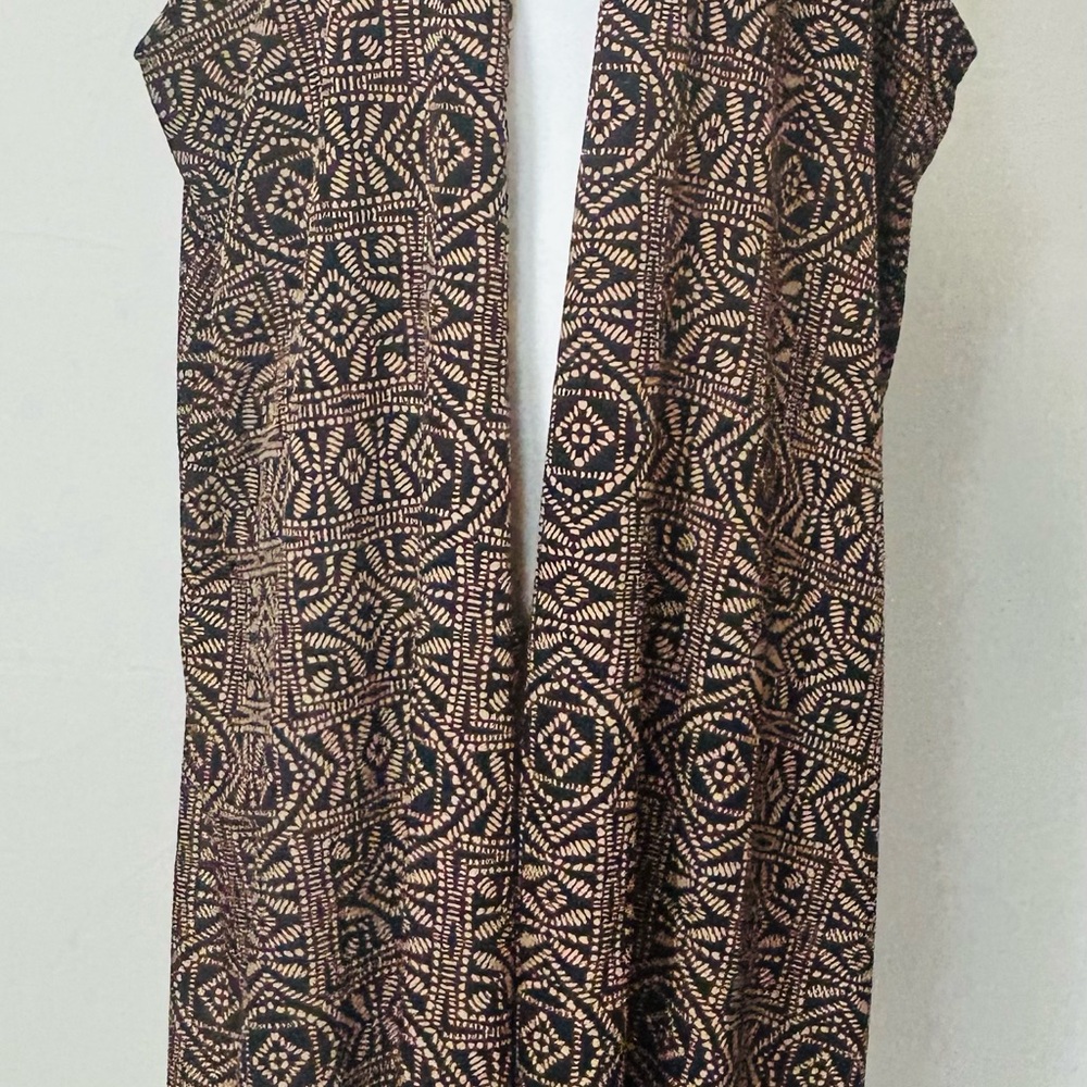 Geometric Patterned Sleeveless Top